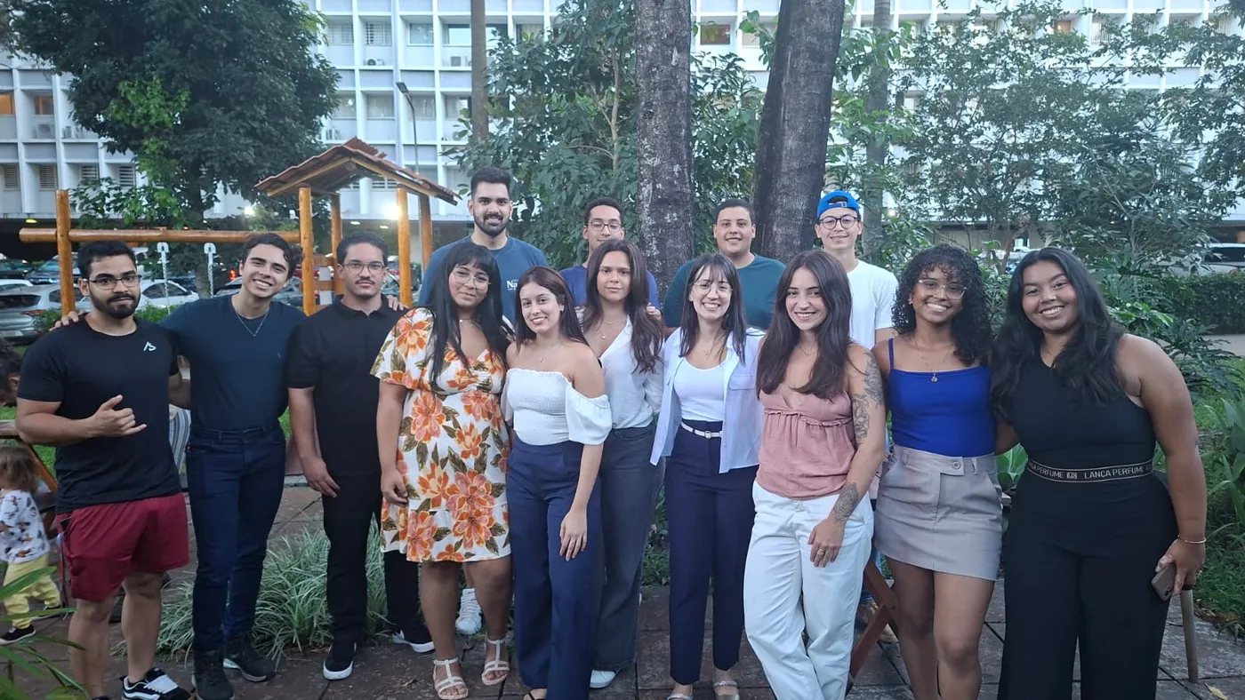 Estudantes do PMI-DF Student Club reunidos em um encontro do clube